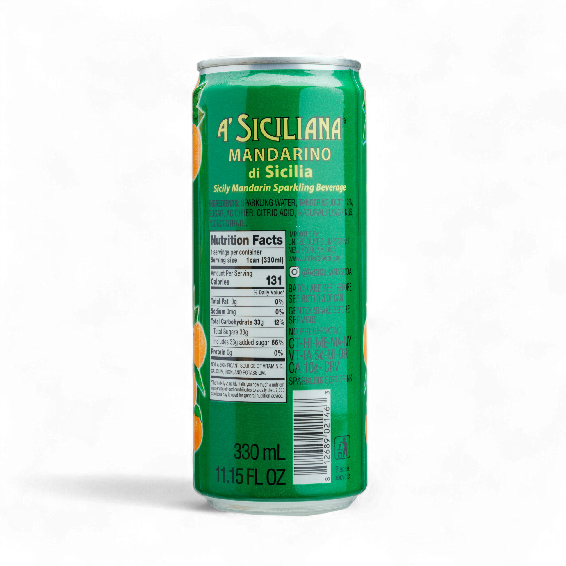 Green can of A' Siciliana Mandarino di Sicilia sparkling beverage on a white background